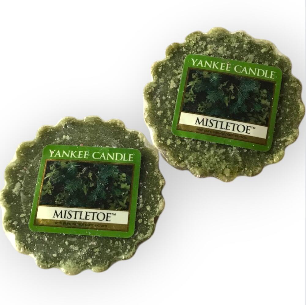 Yankee Candle Retired Scent Mistletoe 0.8 oz green Wax Tart Melt - Set of 2